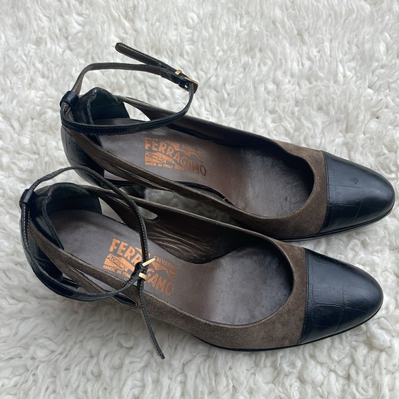 Salvatore Ferragamo Taupe/Black Suede & Embossed Leather Women's Pumps 6.5 - Picture 10 of 16